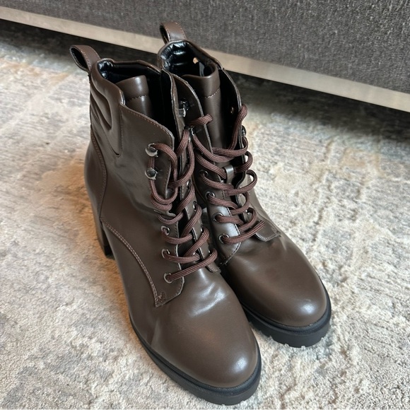 Aerosoles Esen Women size 9
Brown 3" Block Heel Lace-Up
Combat Boot Size NEW - Picture 7 of 11